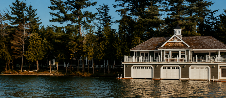 House with timber structure Muskoka Lakes 